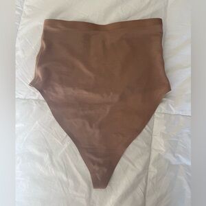 Skims Nude Seamless Briefs